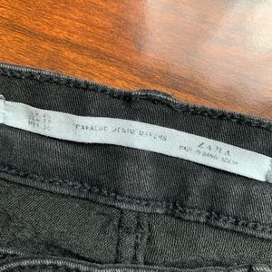 Zara Jeans - ZARA Jegging Skinny Jeans With Knee Rip Zara Jeans - ZARA Jegging Skinny Jeans With Knee Rip